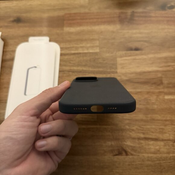 OEM Genuine Apple Silicone Case w/ MagSafe for iPhone 15 Pro Max - Black - Picture 11 of 14